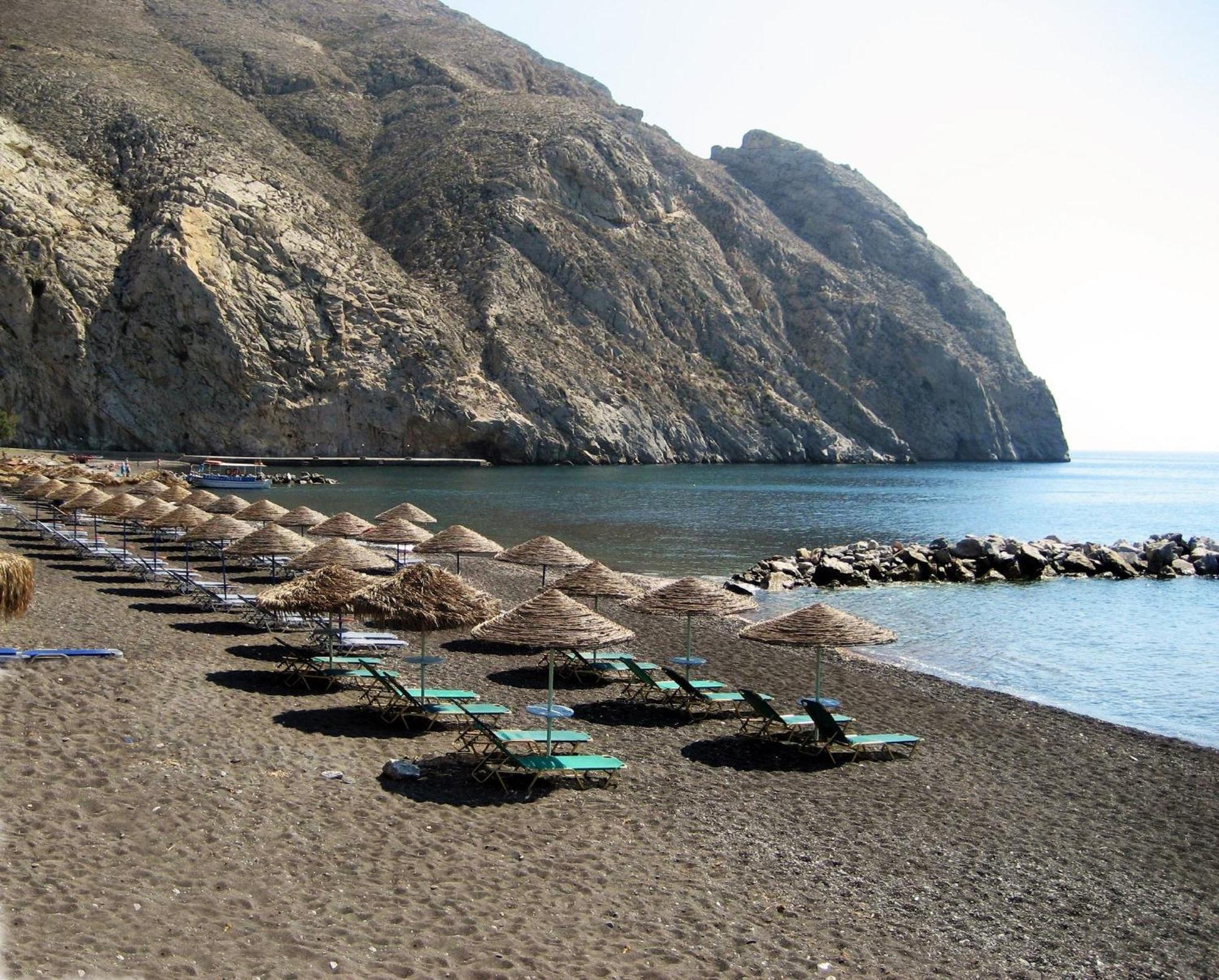 Located By The Sea One Beachfront Private Captain Lazaros Pool Villa With Loft In 750Sqm Spacious Private Plot-Jacuzzi-Sunrelax-Furnished Terace-Gazebo-Private Parking,Sleep 3 Adults And 2 Children, Just Steps From The Black Beach-Seaview Перисса Экстерьер фото