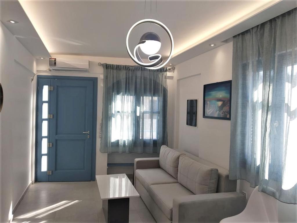 Located By The Sea One Beachfront Private Captain Lazaros Pool Villa With Loft In 750Sqm Spacious Private Plot-Jacuzzi-Sunrelax-Furnished Terace-Gazebo-Private Parking,Sleep 3 Adults And 2 Children, Just Steps From The Black Beach-Seaview Перисса Экстерьер фото